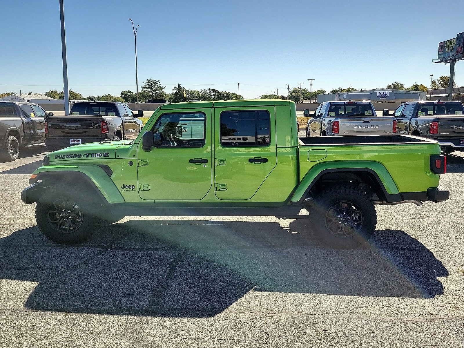 2025 Jeep Gladiator Sport photo 2
