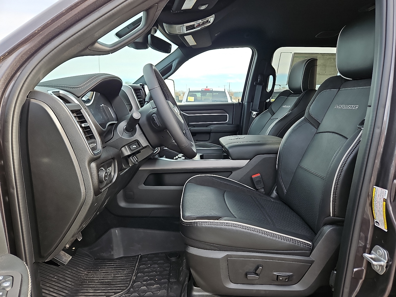 2026 RAM 2500 Laramie - Photo 10