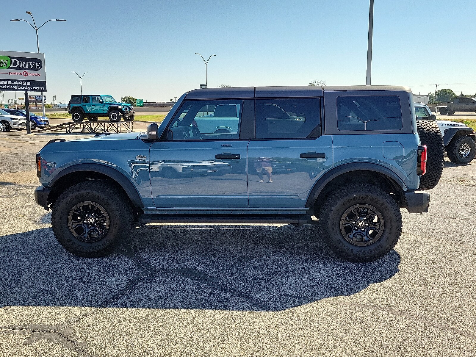 2023 Ford Bronco Wildtrak photo 2