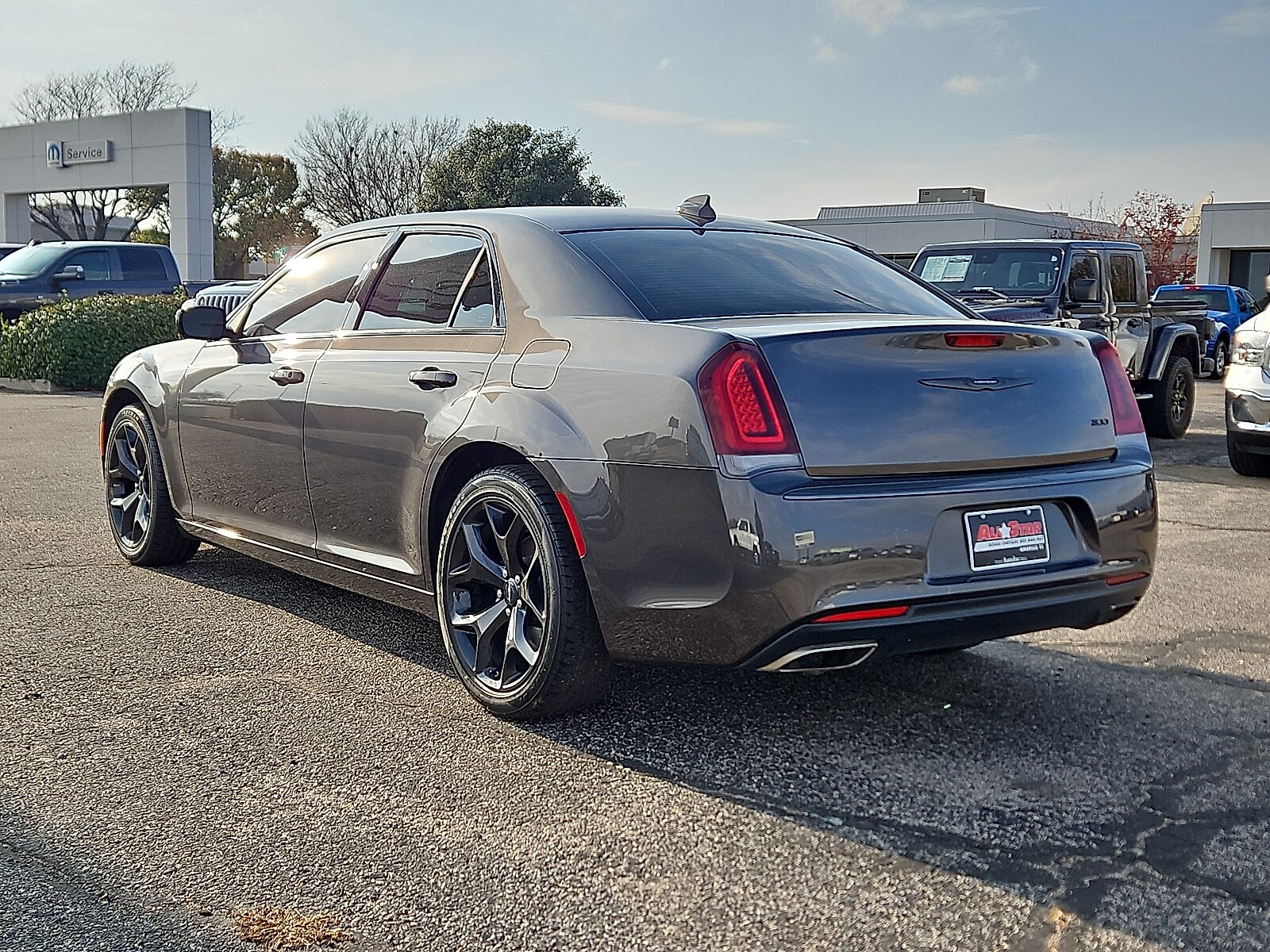 2022 Chrysler 300 Touring photo 2