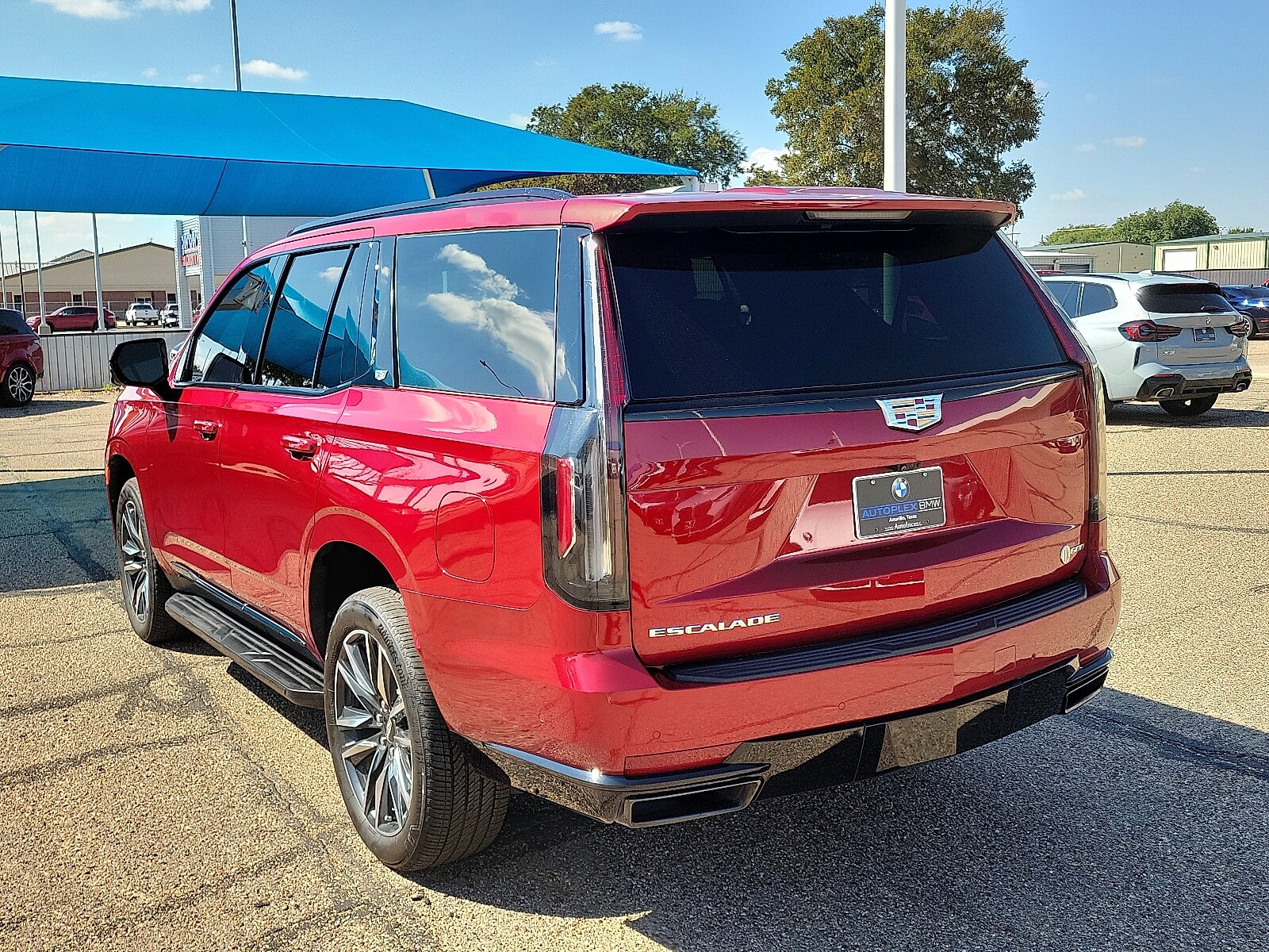 2023 Cadillac Escalade Sport photo 2