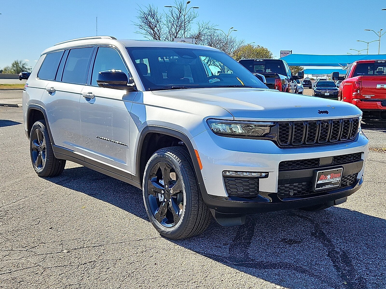 2025 Jeep Grand Cherokee Limited photo 2