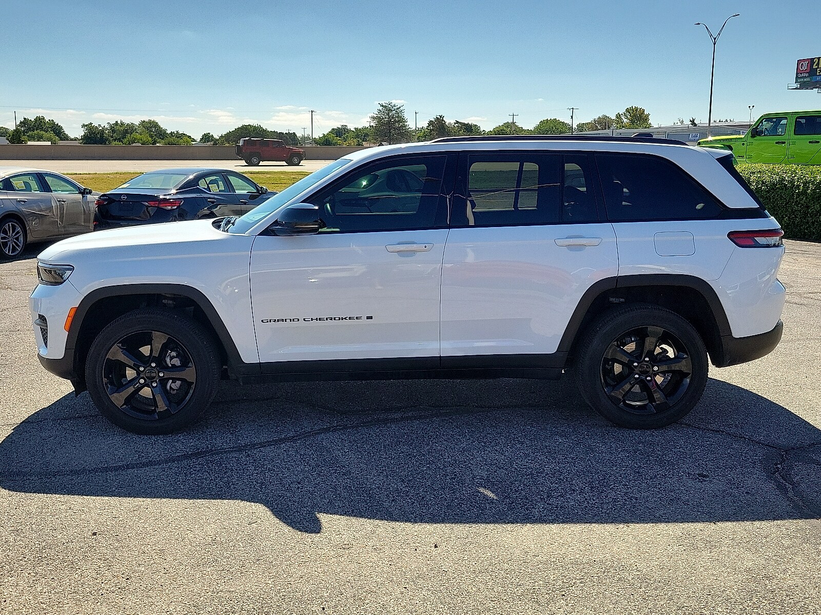 2022 Jeep Grand Cherokee Altitude photo 2