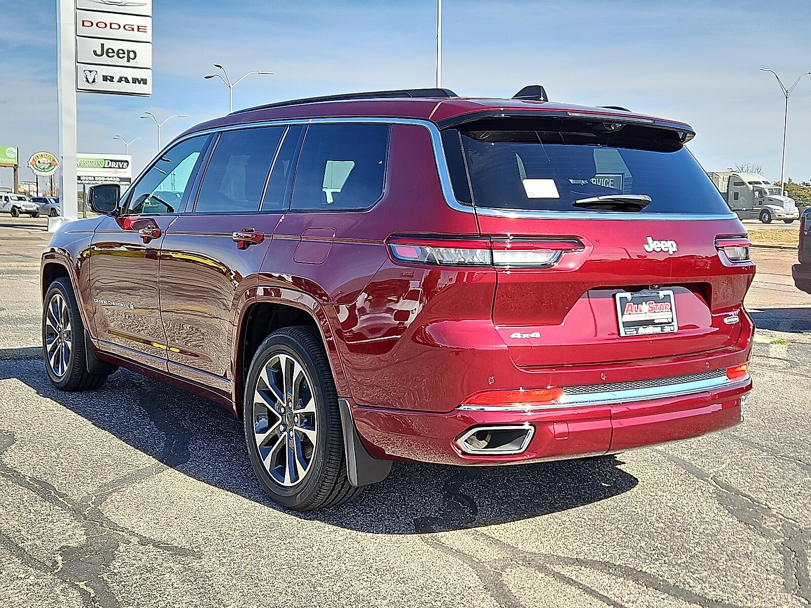 2025 Jeep Grand Cherokee Overland photo 2