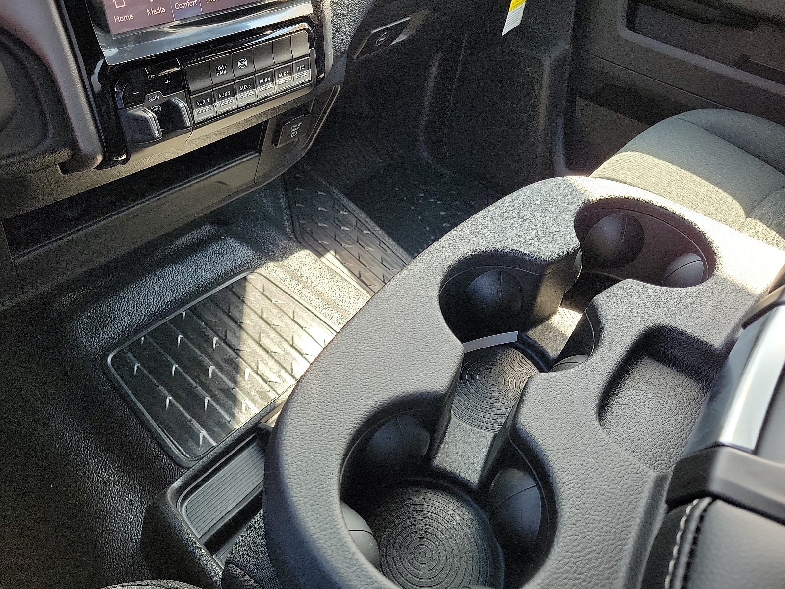 2026 RAM 3500 Chassis Big Horn - Photo 19