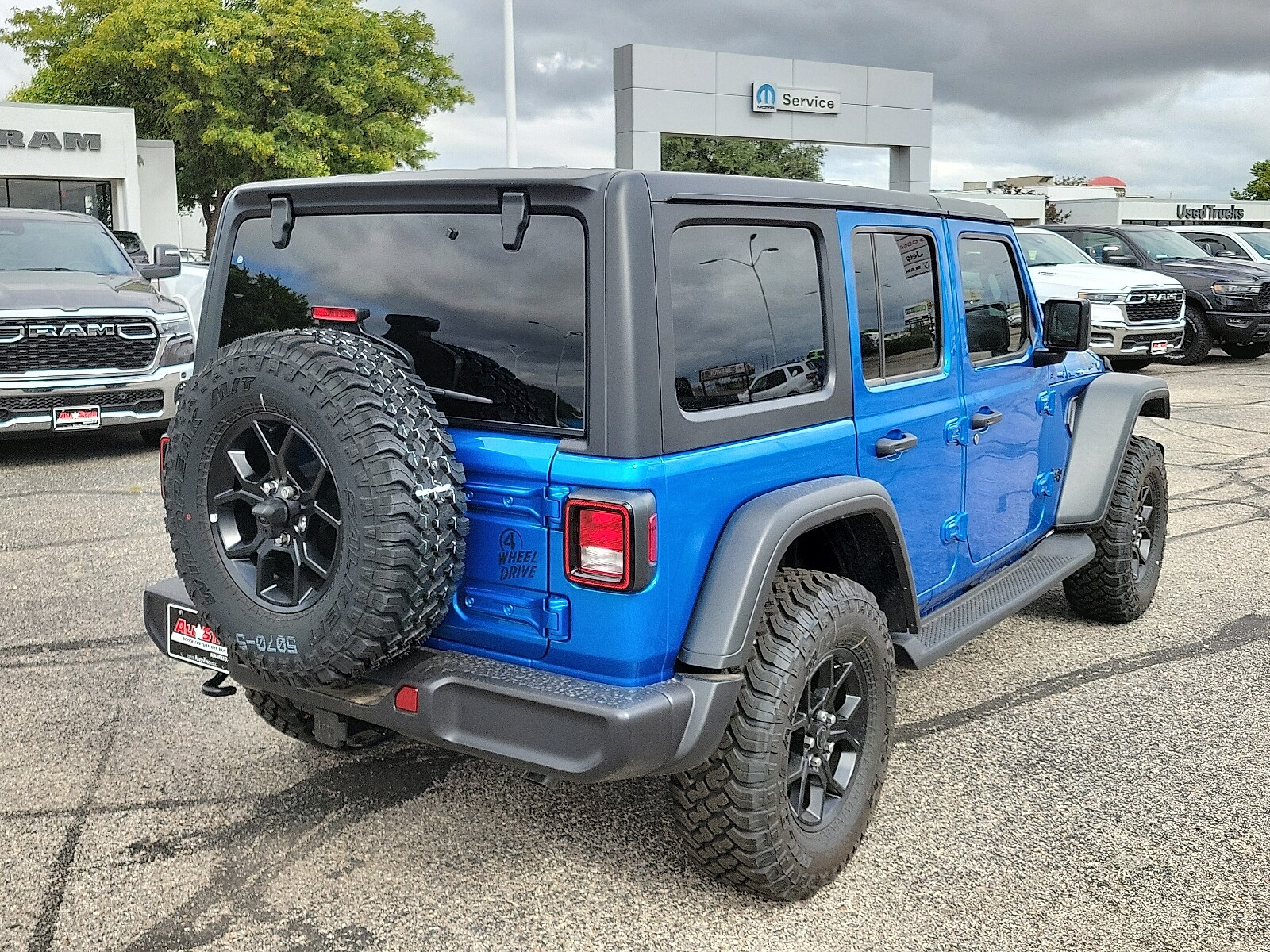 2025 Jeep Wrangler Willys photo 4