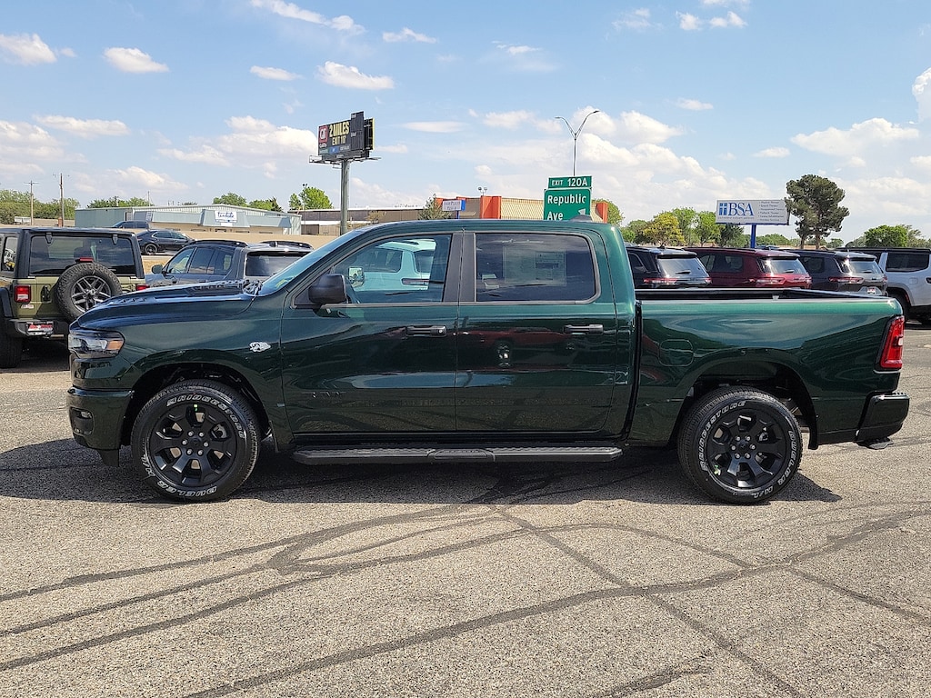 New 2026 Ram 1500 EXPRESS CREW CAB 4X4 5'7 BOX Pickup
