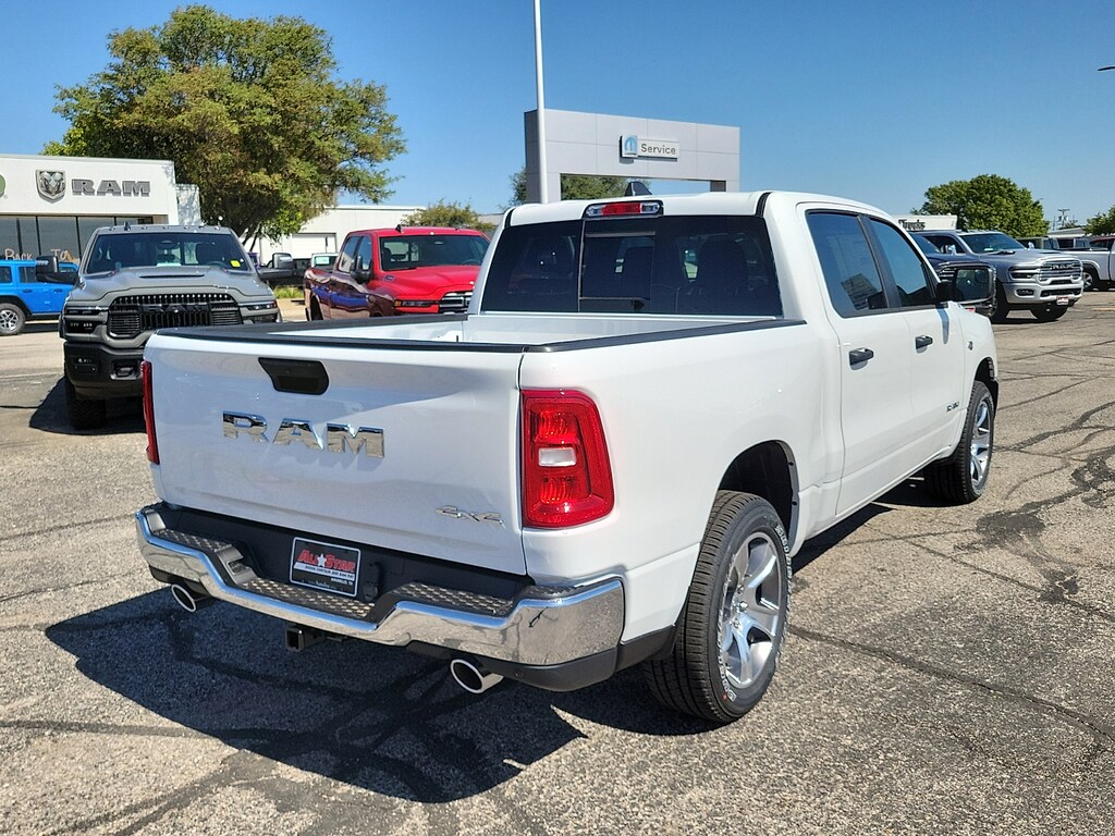 New 2026 Ram 1500 TRADESMAN CREW CAB 4X4 5'7 BOX Pickup