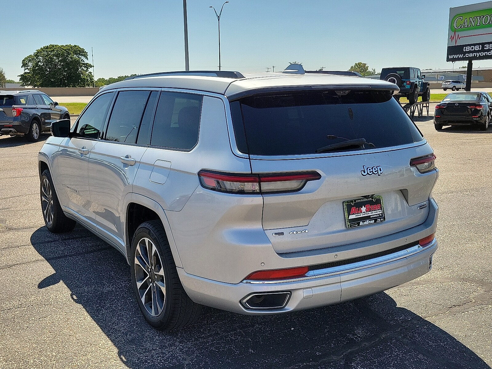 2021 Jeep Grand Cherokee Overland photo 2