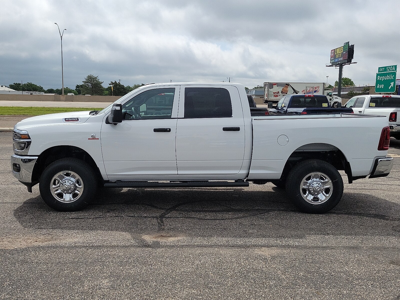 2025 Ram 2500 Tradesman photo 2