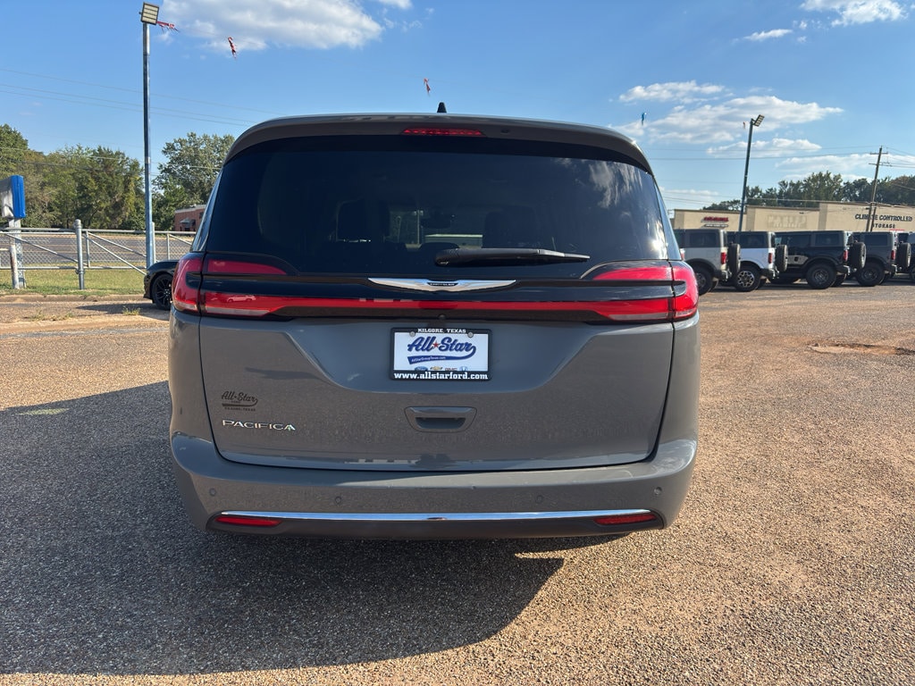 Used 2023 Chrysler Pacifica Touring L Van Passenger Van