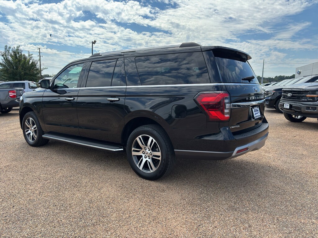 2023 Ford Expedition MAX Limited photo 2