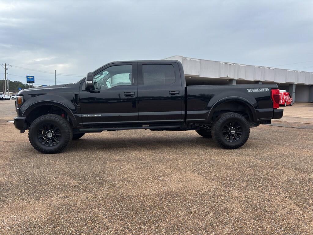 2021 Ford F-250 Lariat photo 2