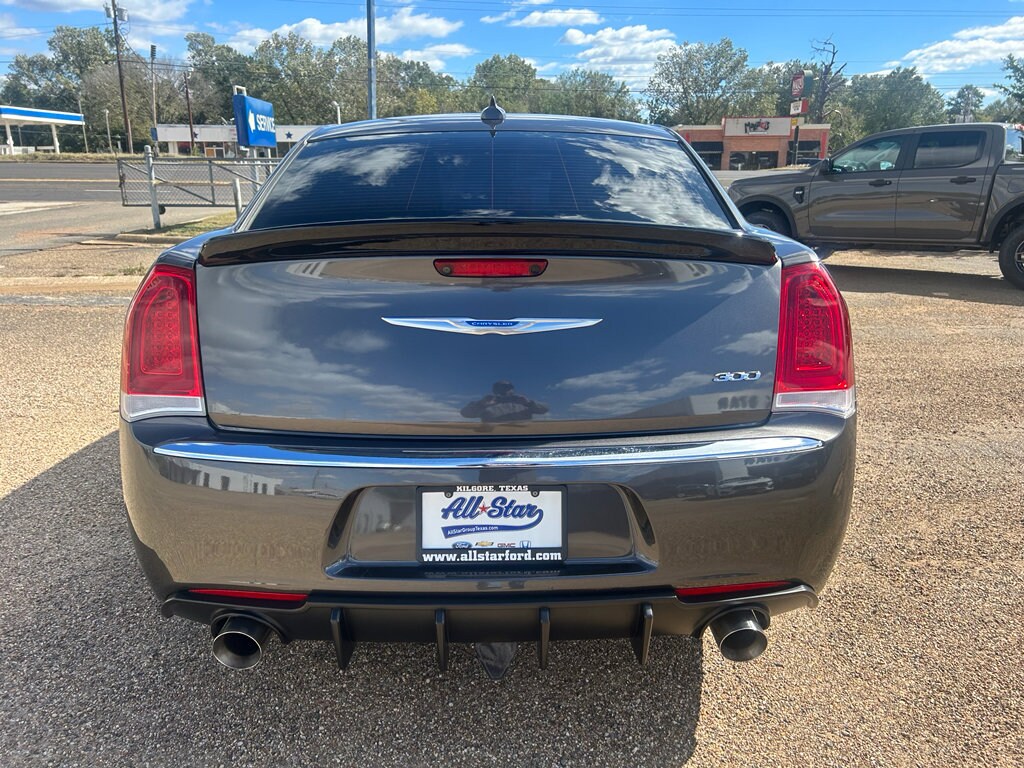 2023 Chrysler 300 Touring photo 4