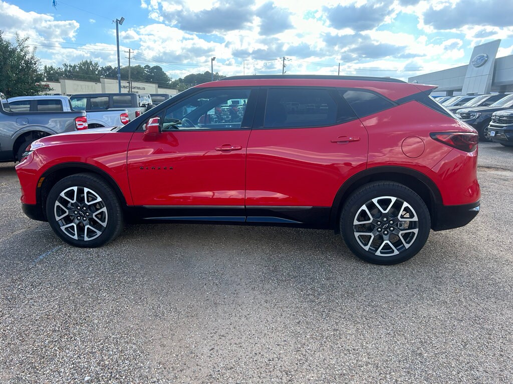 2023 Chevrolet Blazer RS photo 2