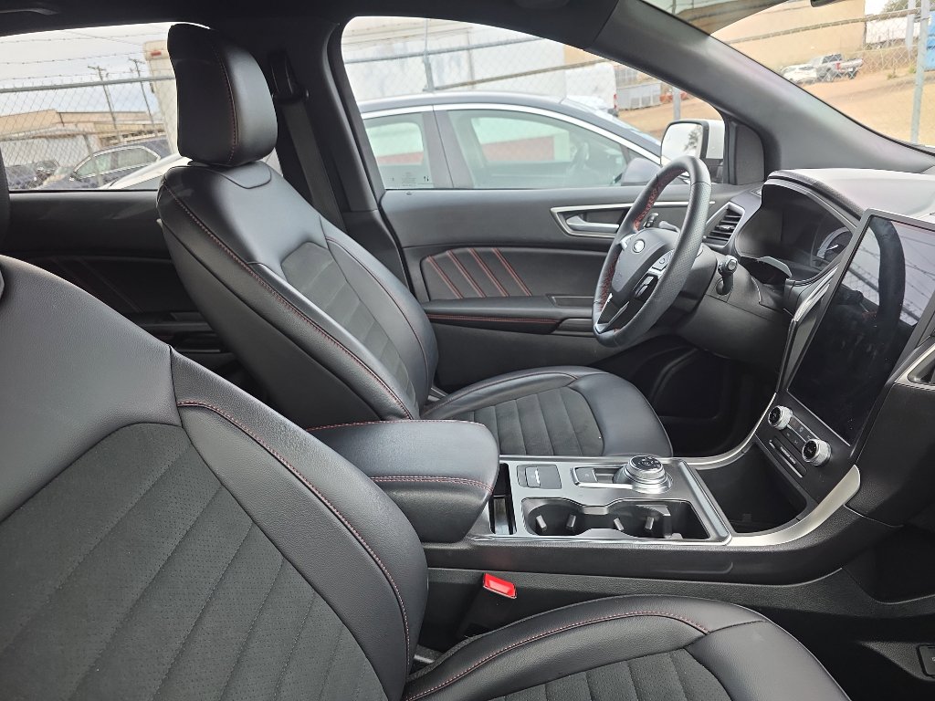2024 Ford Edge ST-Line photo 2
