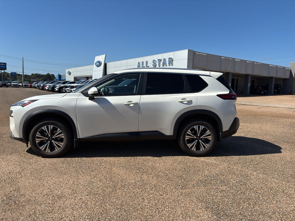 2023 Nissan Rogue SV photo 2