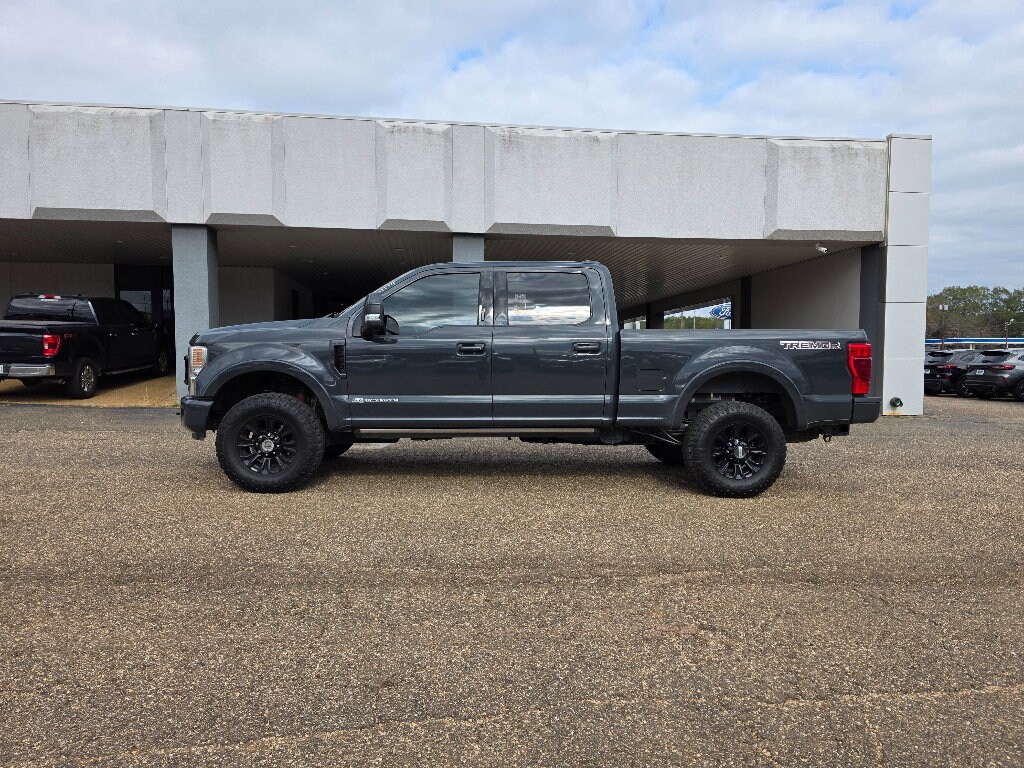 2021 Ford F-250 Lariat photo 2