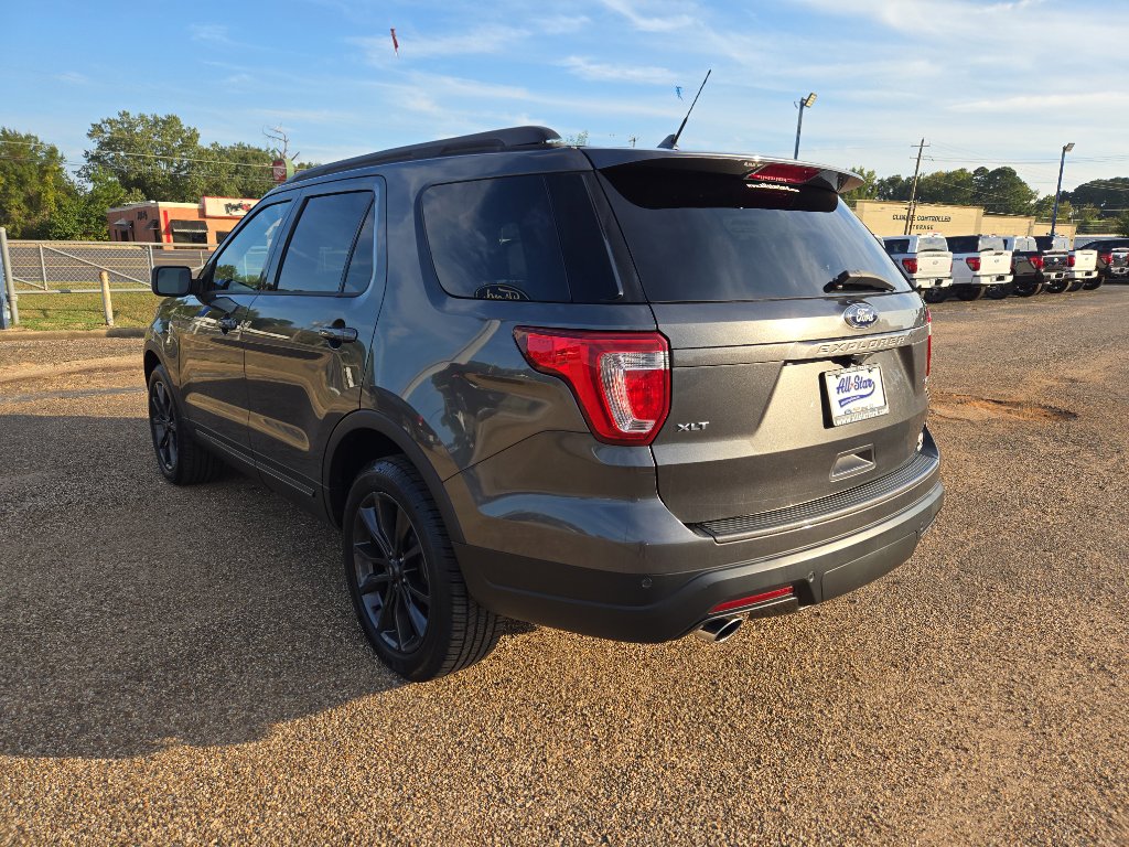 2018 Ford Explorer XLT photo 3