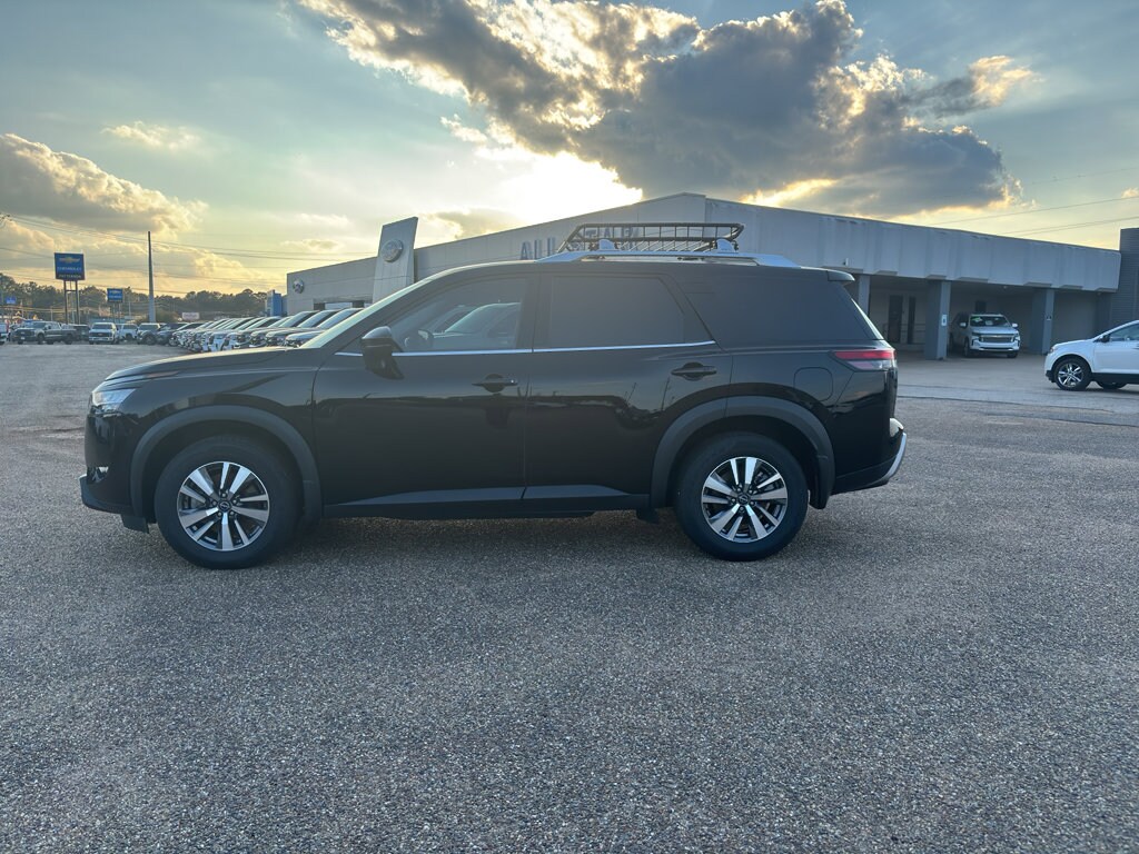 Used 2023 Nissan Pathfinder SL SUV