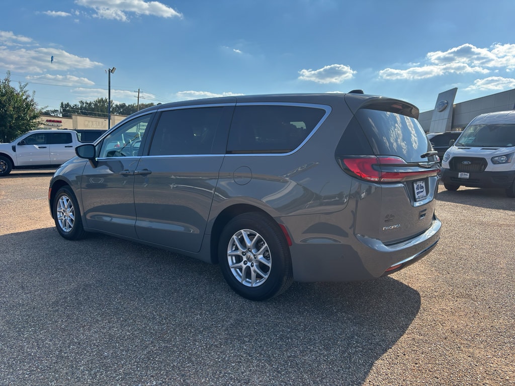 Used 2023 Chrysler Pacifica Touring L Van Passenger Van