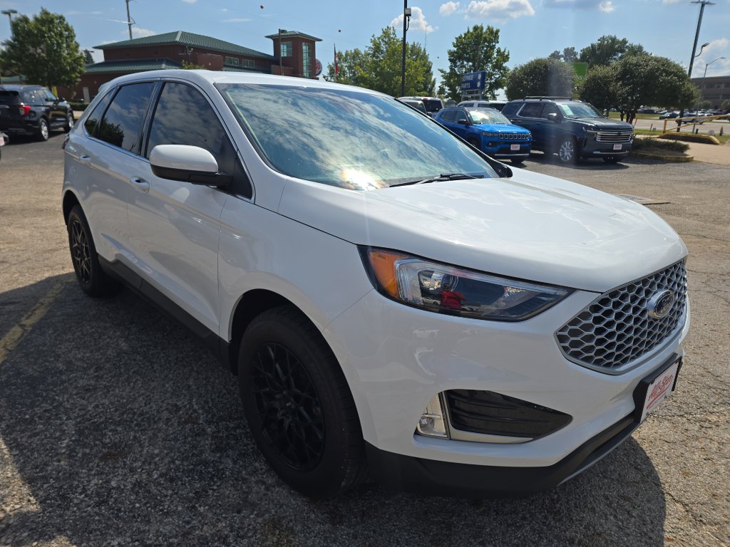 2024 Ford Edge SEL photo 3