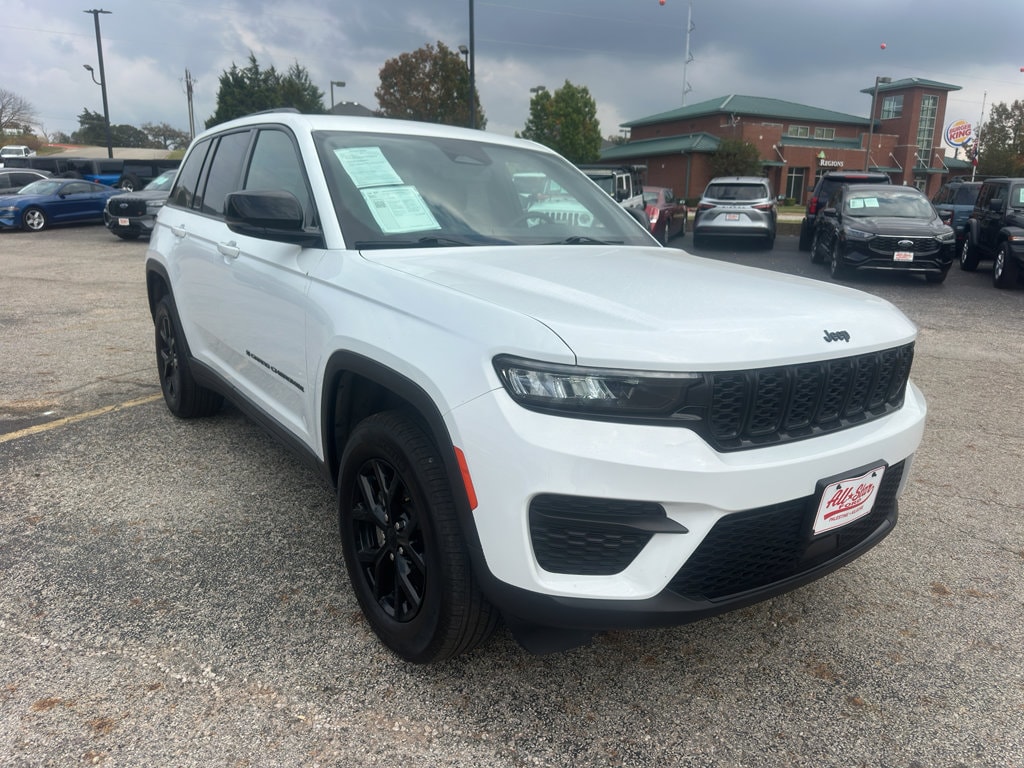 Used 2024 Jeep Grand Cherokee Altitude SUV