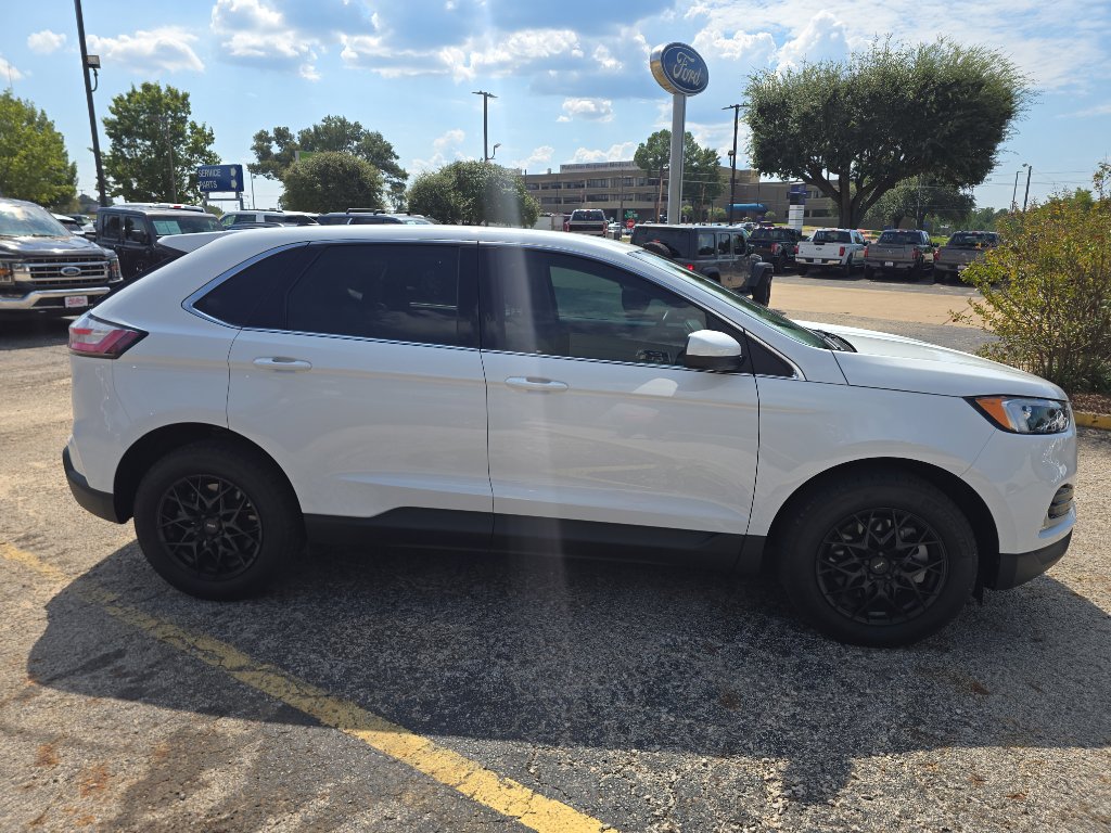 2024 Ford Edge SEL photo 4