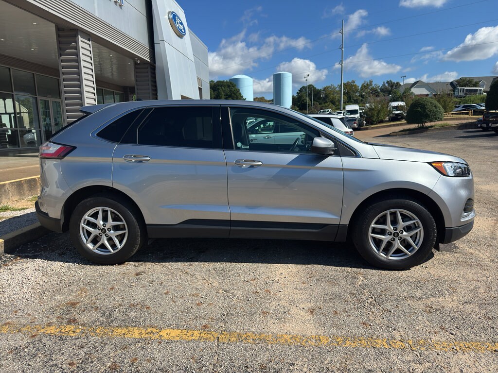 2024 Ford Edge SEL photo 4