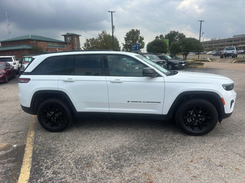 Used 2024 Jeep Grand Cherokee Altitude SUV