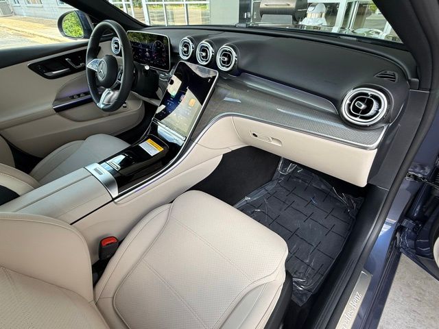 2025 Mercedes-Benz C-Class Sedan C 300 - Photo 18