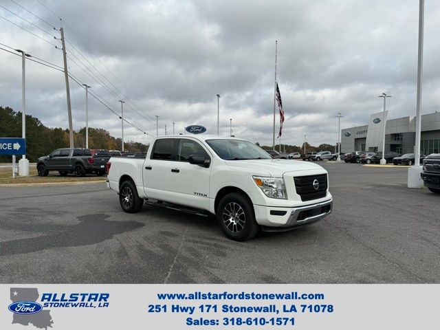 2022 Nissan Titan SV's photo