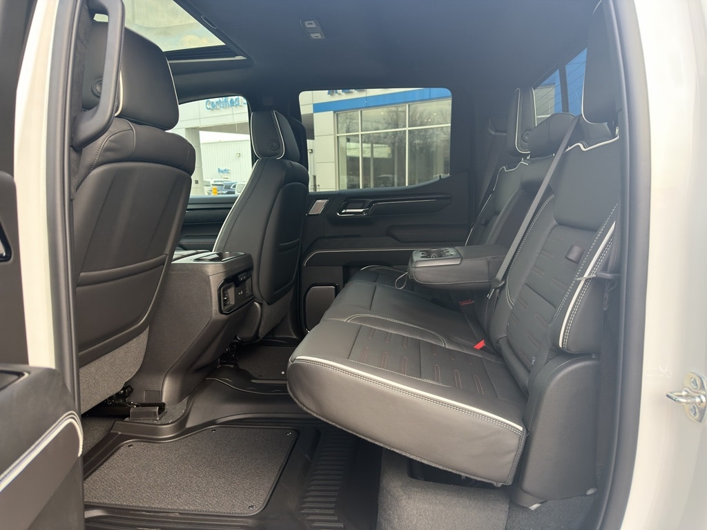 2026 GMC Sierra 1500 AT4X - Photo 8