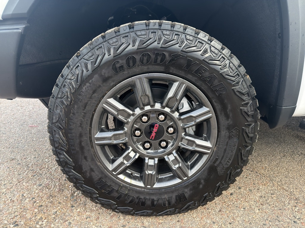 2026 GMC Sierra 1500 AT4X - Photo 9