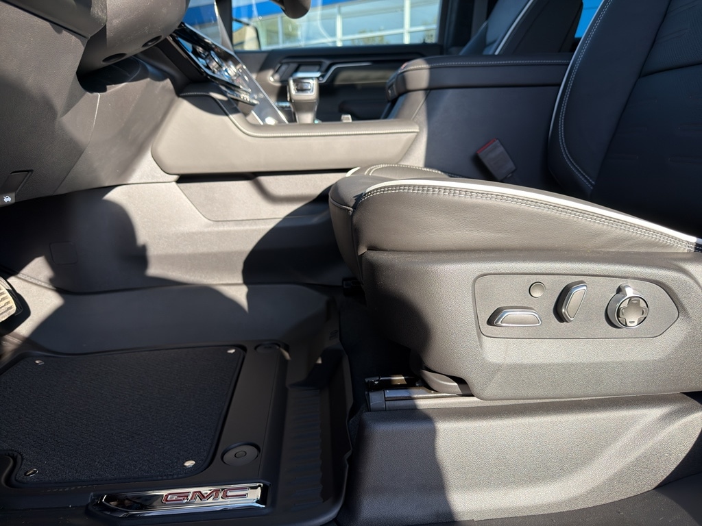 2026 GMC Sierra 1500 AT4X - Photo 18