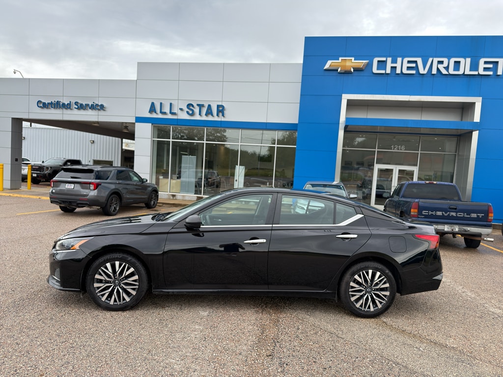 Used 2024 Nissan Altima 2.5 SV Sedan