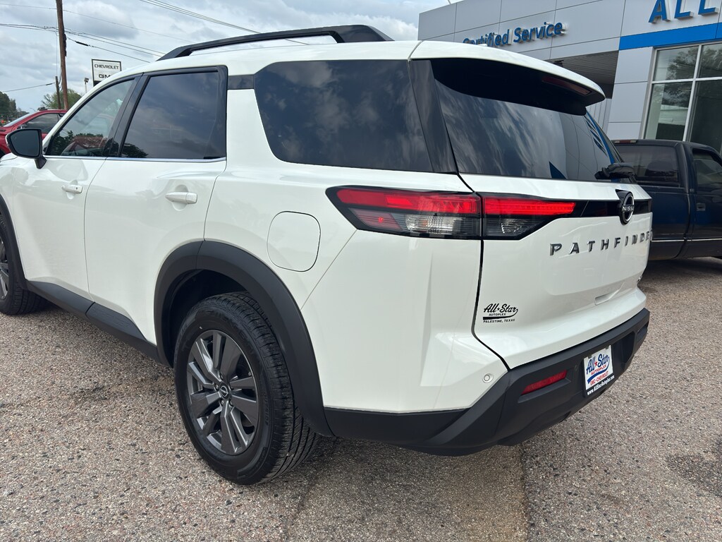 Used 2024 Nissan Pathfinder SV