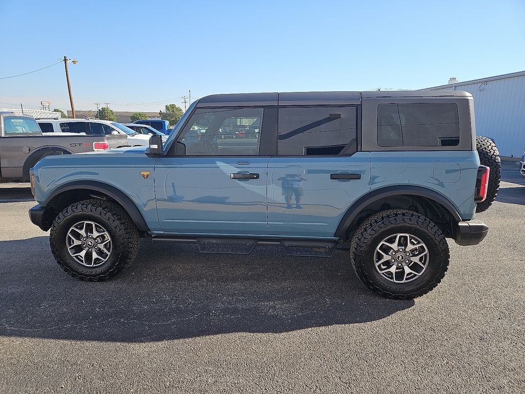 2023 Ford Bronco Badlands photo 3