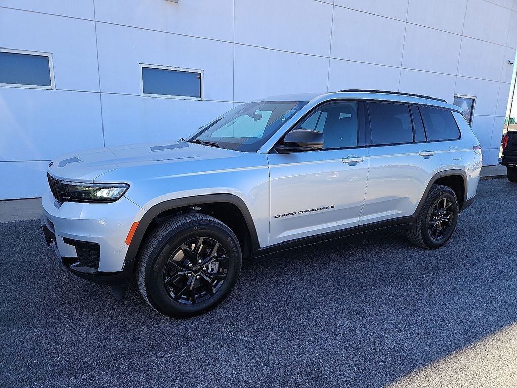 Used 2024 Jeep Grand Cherokee L Laredo SUV