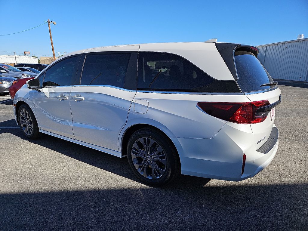 2026 Honda Odyssey Touring photo 4