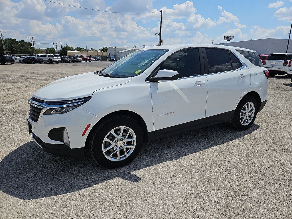 2024 Chevrolet Equinox LT photo 2