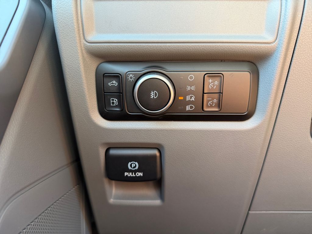 2025 Ford F-150 XLT - Photo 17