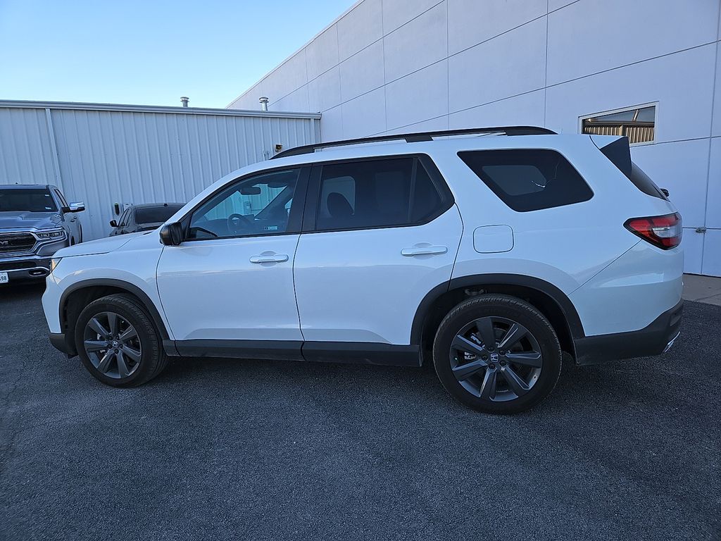 2025 Honda Pilot Sport photo 3