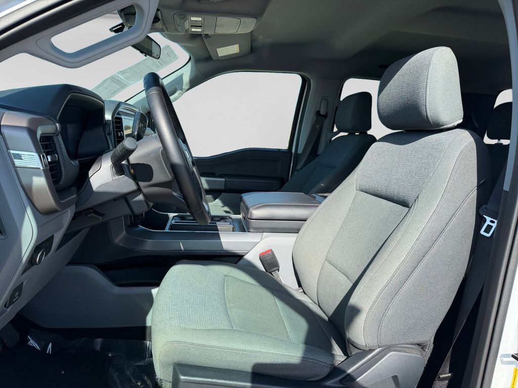 2025 Ford F-150 XLT - Photo 25