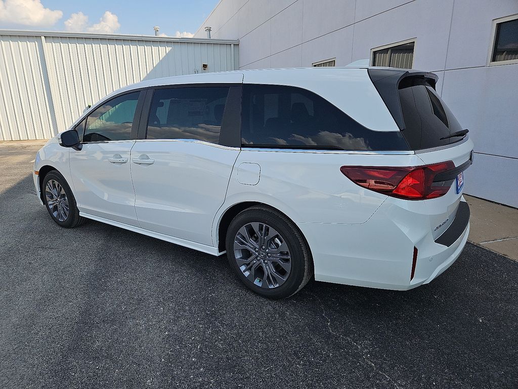 2026 Honda Odyssey Touring photo 4