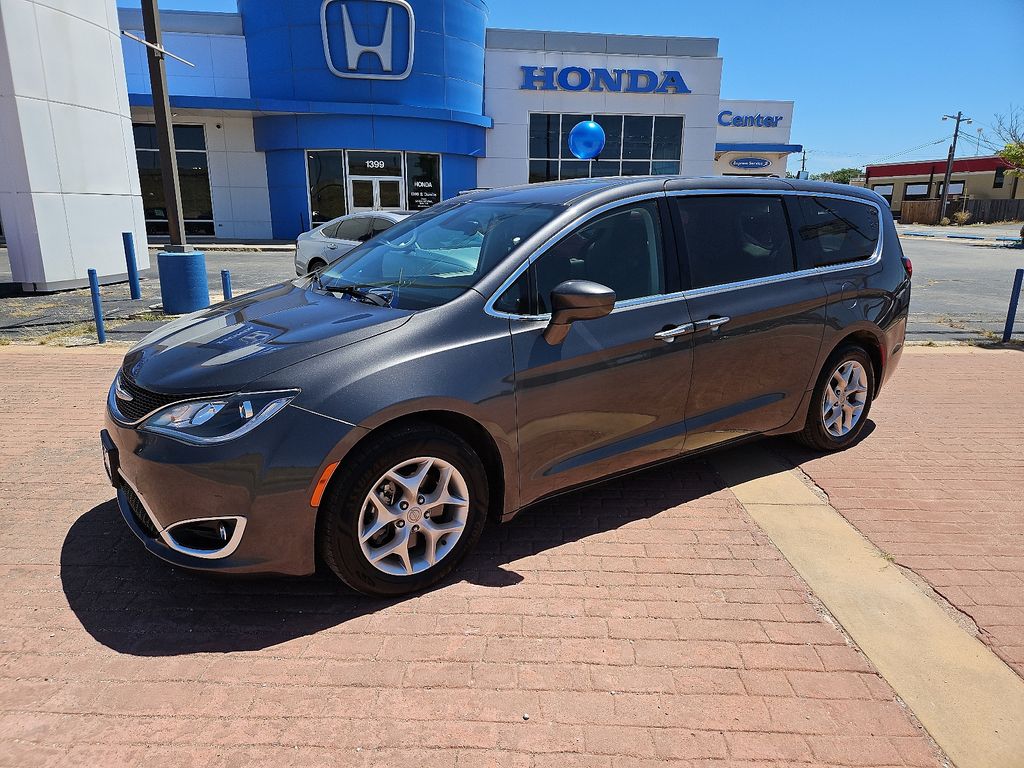 Used 2018 Chrysler Pacifica Touring Plus with VIN 2C4RC1FG1JR351497 for sale in Abilene, TX