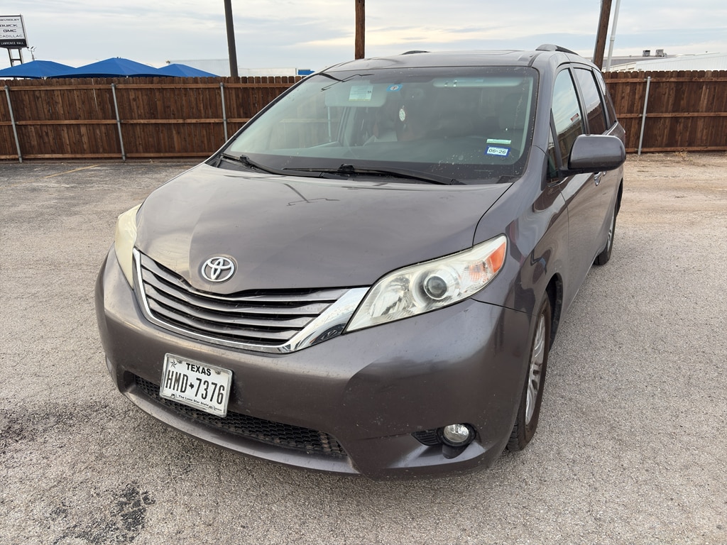 Used 2016 Toyota Sienna XLE 8 Passenger Van