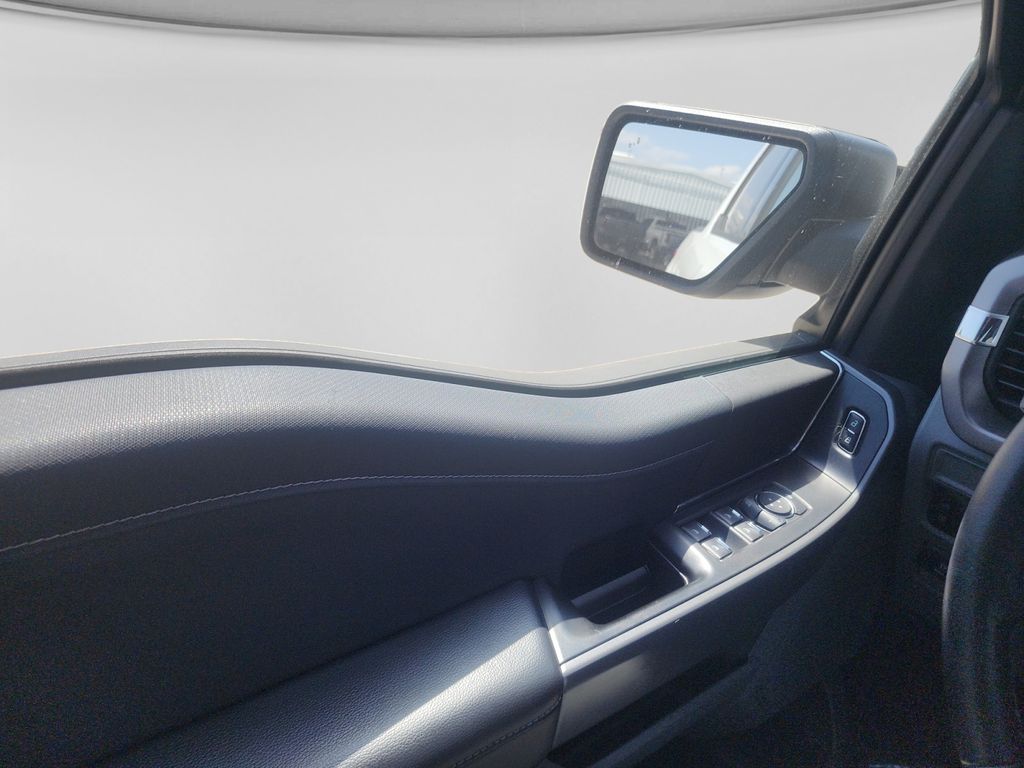 2025 Ford F-150 XLT - Photo 16