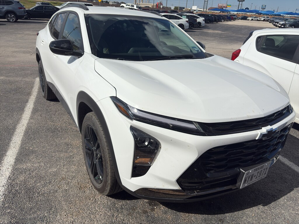 2025 Chevrolet Trax ACTIV photo 2