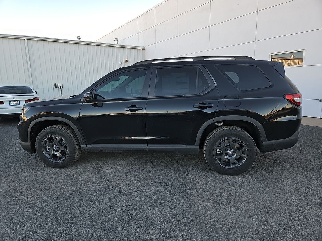 2025 Honda Pilot TrailSport photo 3